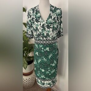 Maggy London Green Sheath Dress with V-Neck and Dolman Sleeves